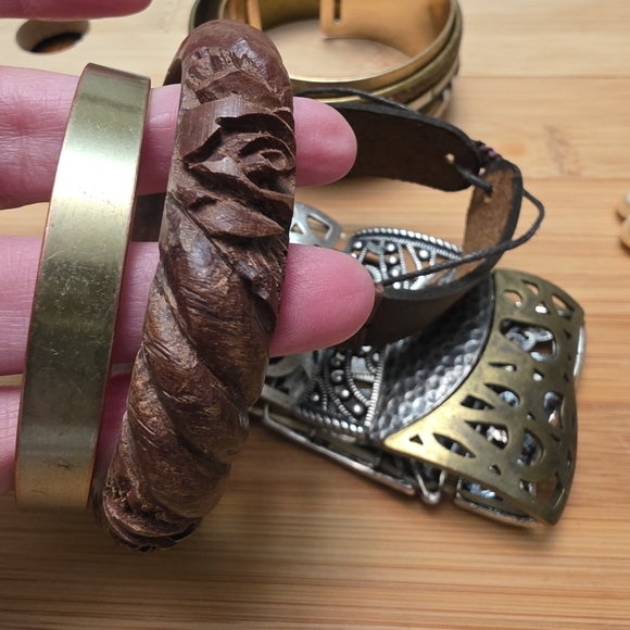 Over 70 Bevy Of Bracelets Cuffs Bangles Clasp Stretch Bracelet Lot Bundle Estate - Picture 10 of 16